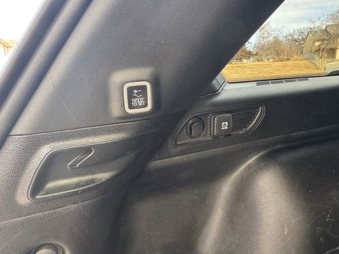 Used 2023 Jeep Grand Cherokee Limited image 11