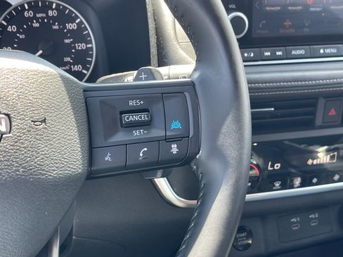 Used 2025 Nissan Rogue SV AWD/4WD image 27