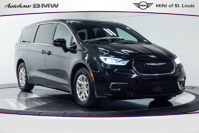Used 2025 Chrysler Pacifica Select FWD image 1