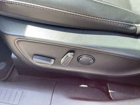 Used 2022 Ford Escape Titanium FWD image 19