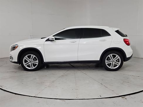Used 2018 Mercedes-Benz GLA 250 4MATIC image 3