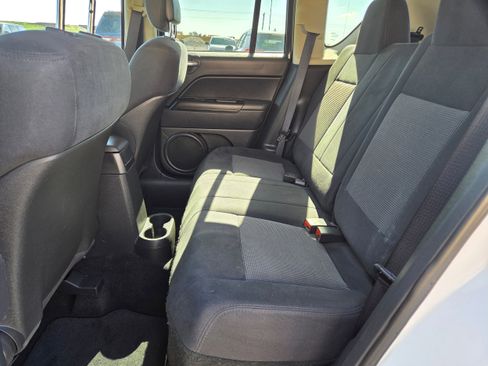 Used 2011 Jeep Compass Latitude AWD/4WD image 10