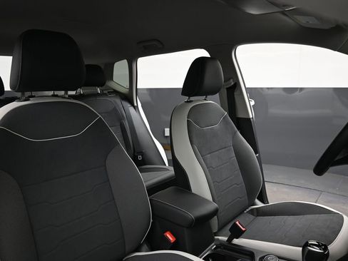 New 2026 Volkswagen Taos SE image 13