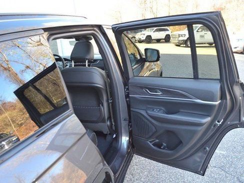 New 2025 Jeep Grand Cherokee Limited image 29