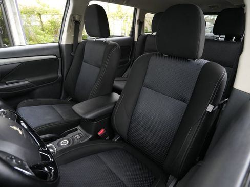 Used 2016 Mitsubishi Outlander SE AWD/4WD image 19