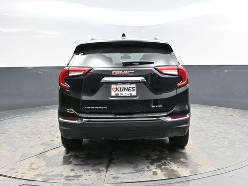 Used 2024 GMC Terrain SLT image 8