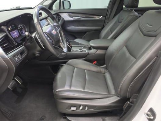 Used 2021 Cadillac XT6 Sport w/ LPO, ONYX Package AWD/4WD image 5