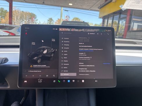 Used 2023 Tesla Model Y AWD image 11