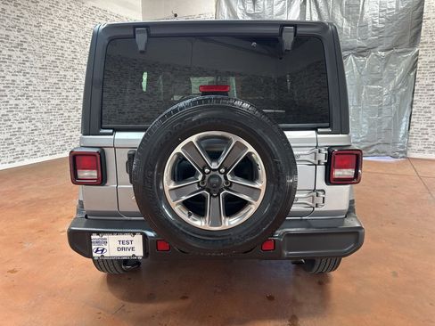 Used 2020 Jeep Wrangler Unlimited Sahara image 6