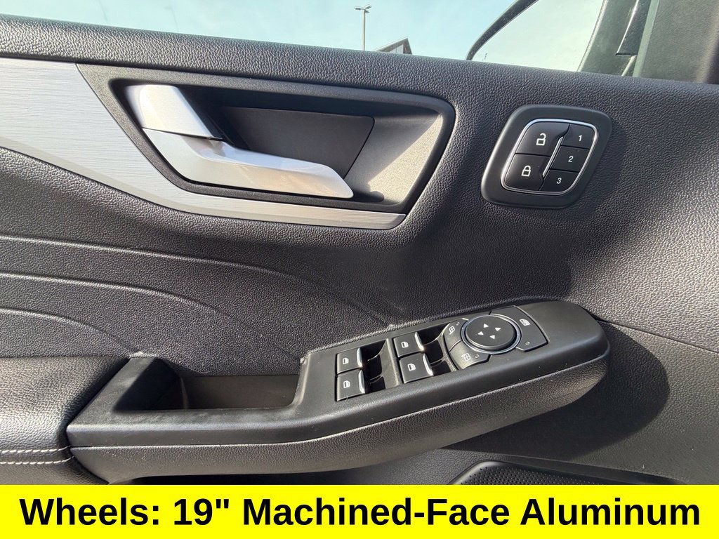 Certified 2025 Ford Escape Platinum AWD/4WD image 15
