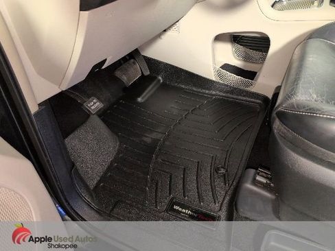 Used 2012 Chrysler Town & Country Limited w/ Luxury Group FWD image 16