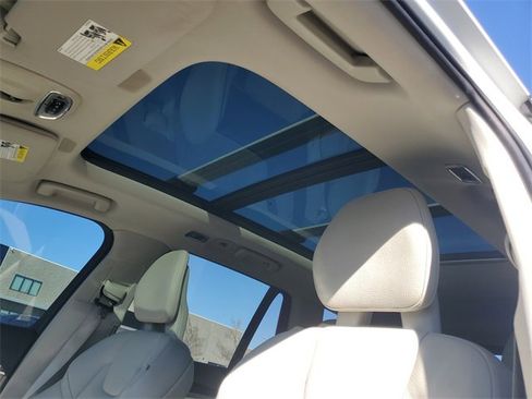 Used 2017 Volvo XC90 T5 Momentum w/ Vision Package image 14