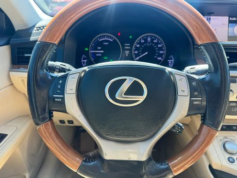 Used 2013 Lexus ES 300h w/ Luxury Pkg FWD image 32