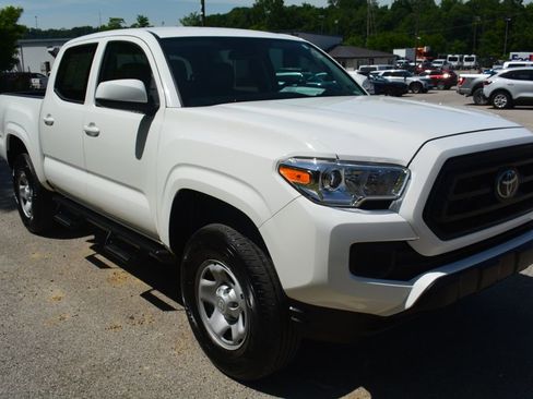 Used 2023 Toyota Tacoma SR AWD/4WD image 4