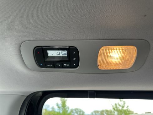 Used 2018 Honda Odyssey Elite image 19