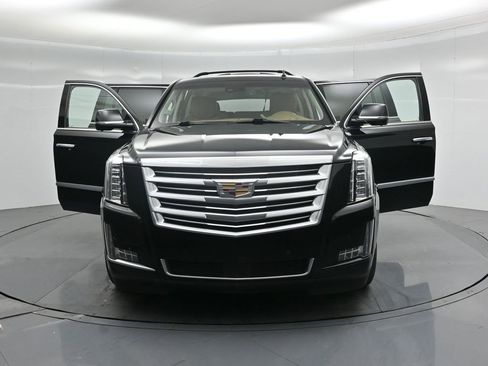 Used 2016 Cadillac Escalade ESV Platinum image 31