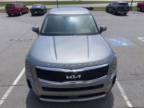 Used 2022 Kia Telluride LX AWD/4WD image 2