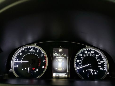 Used 2016 Toyota Camry image 23