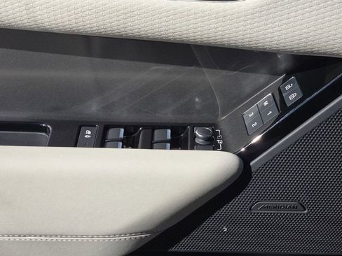 Certified 2023 Land Rover Range Rover Velar S image 28