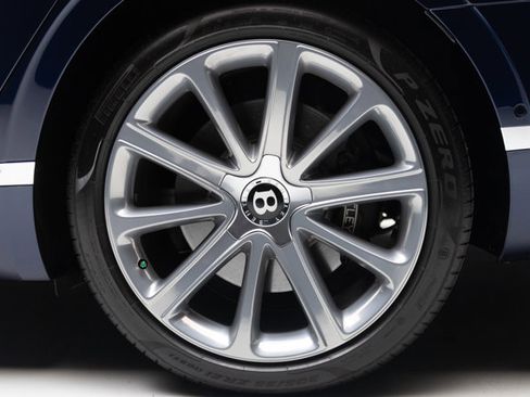 Used 2021 Bentley Flying Spur W12 image 34