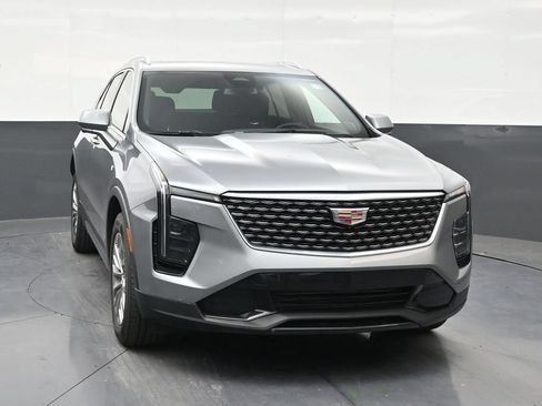 Used 2025 Cadillac XT4 Premium Luxury FWD image 7