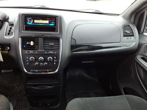 Used 2015 Dodge Grand Caravan SE image 7