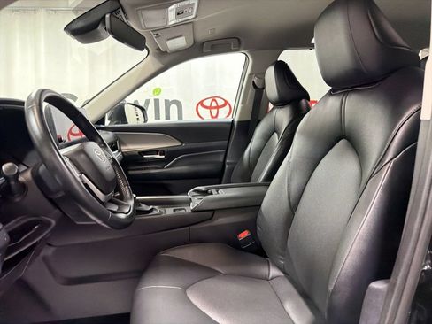Used 2025 Toyota Grand Highlander AWD image 22