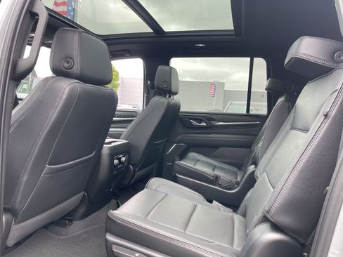 Used 2023 GMC Yukon XL Denali AWD/4WD image 4