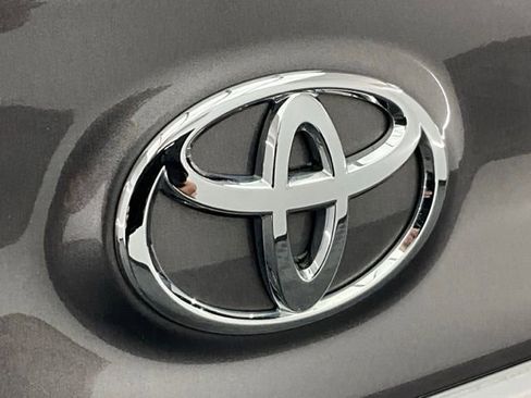 Used 2017 Toyota Camry XLE w/ Moonroof Package FWD image 20