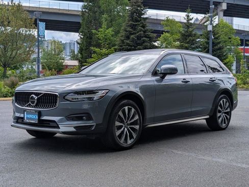 Used 2022 Volvo V90 B6 Cross Country w/ Protection Package AWD/4WD image 3