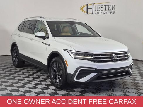 Used 2023 Volkswagen Tiguan SE FWD image 2