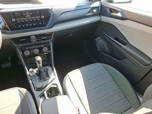 Certified 2023 Volkswagen Taos SE w/ Panoramic Sunroof Package AWD/4WD image 16