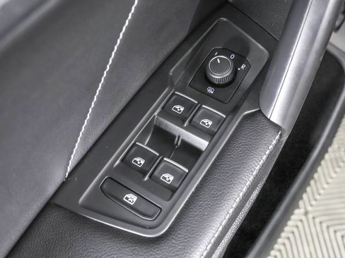 Used 2022 Volkswagen Tiguan SE R-Line image 35