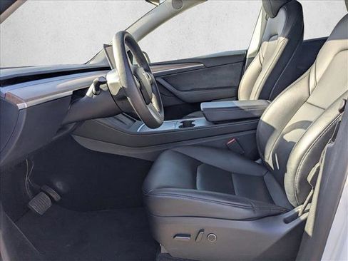Used 2024 Tesla Model Y Long Range image 17