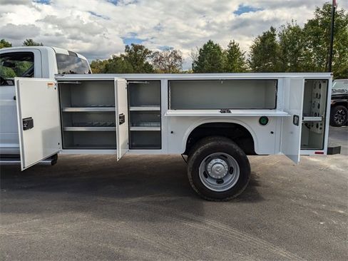 New 2024 RAM 5500 Tradesman image 26