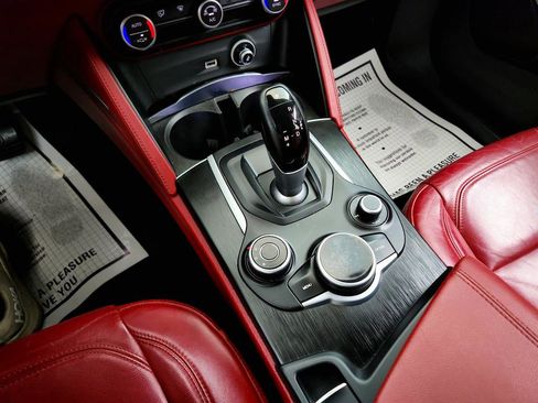 Used 2019 Alfa Romeo Stelvio AWD image 17
