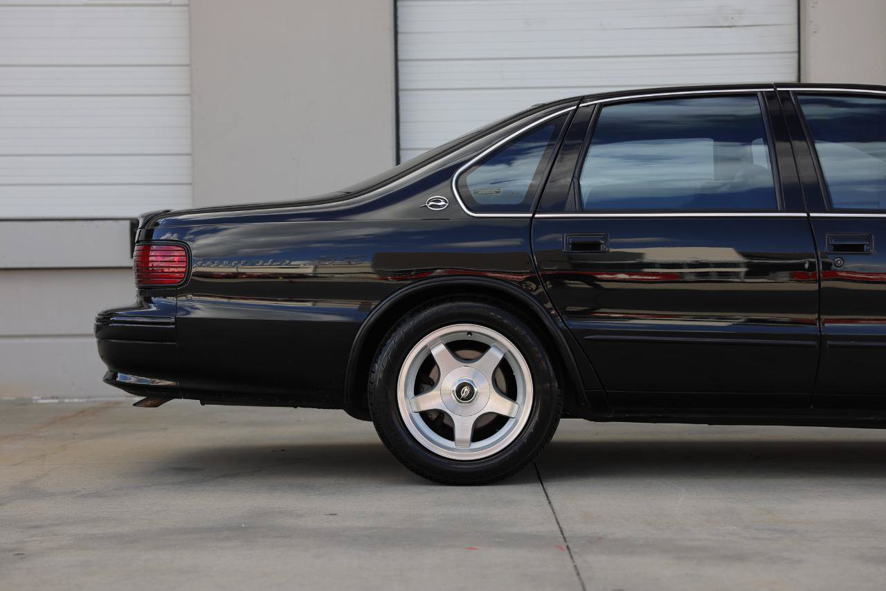 Used 1995 Chevrolet Caprice SS RWD image 33