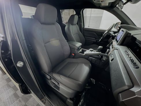 Used 2025 Toyota Tacoma SR5 image 31