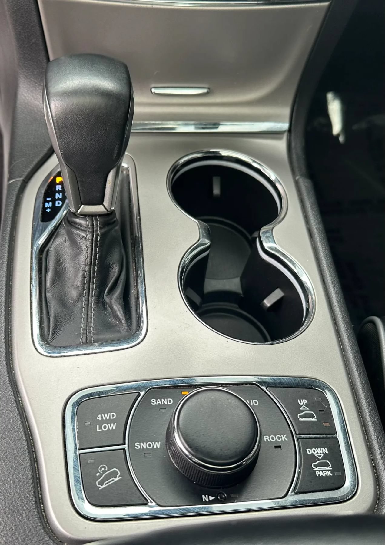 Used 2019 Jeep Grand Cherokee Overland AWD/4WD image 22