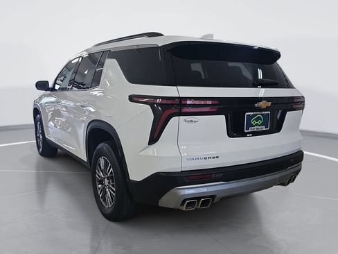 Used 2025 Chevrolet Traverse LT FWD image 6