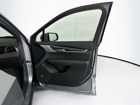 Used 2025 Cadillac XT6 Sport image 36