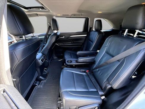Used 2017 Toyota Highlander XLE w/ Protection Package #3 AWD/4WD image 23