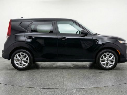 Used 2025 Kia Soul LX w/ LX Technology Package image 11