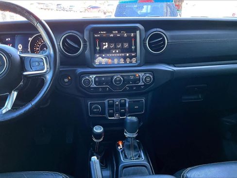 Used 2019 Jeep Wrangler Unlimited Sahara image 7