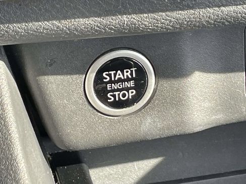 Used 2023 Nissan Rogue S image 28