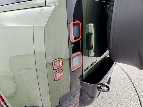 New 2026 Land Rover Defender 110 X-Dynamic SE AWD/4WD image 31