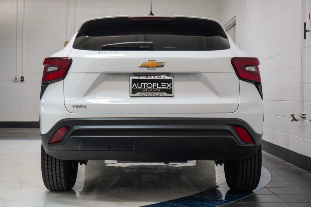 Used 2025 Chevrolet Trax LS FWD image 36