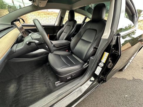 Used 2021 Tesla Model 3 Standard Range Plus image 3