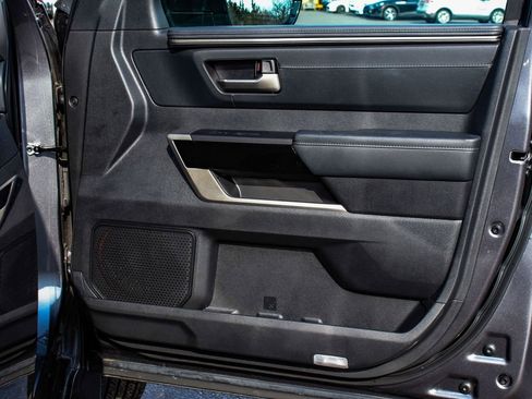 Used 2025 Toyota Tundra Limited image 13