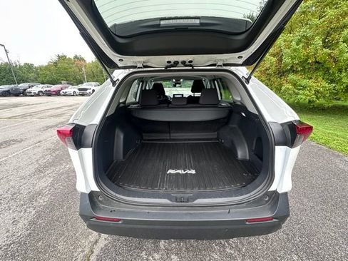 Used 2023 Toyota RAV4 LE AWD/4WD image 10